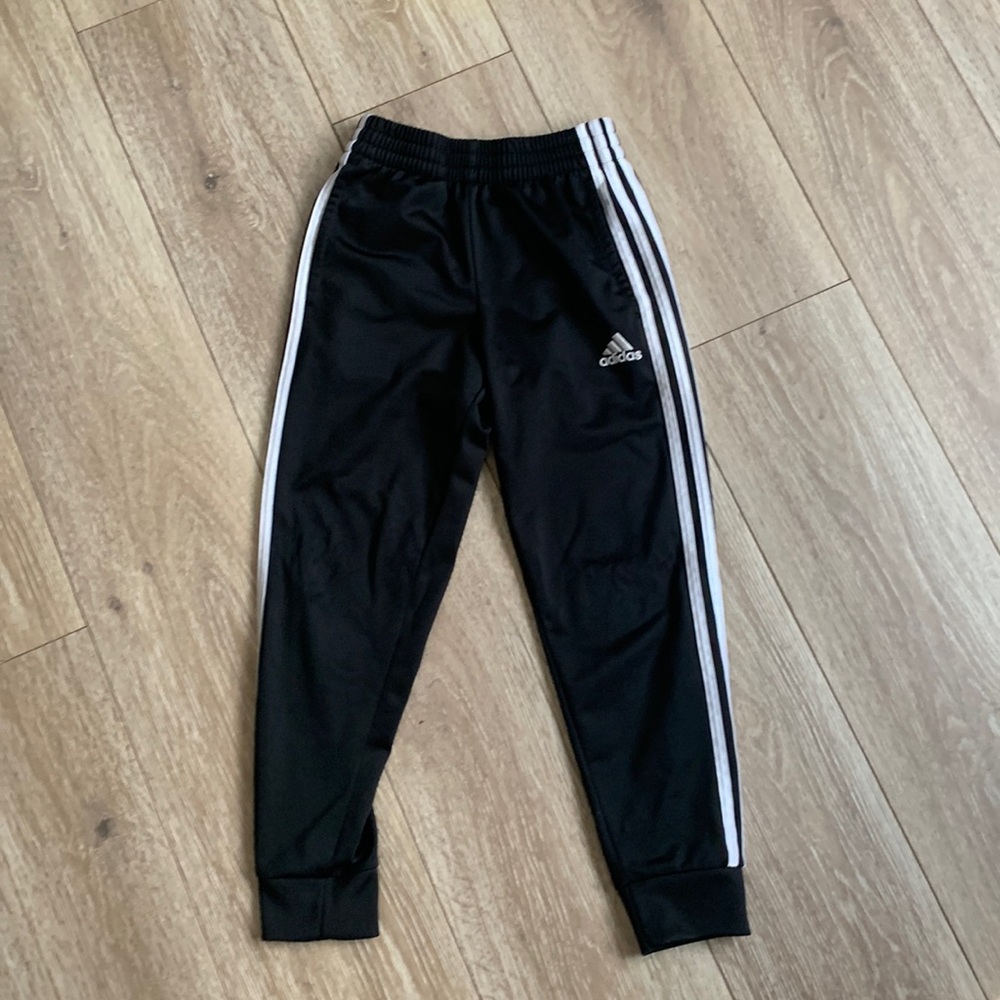 Boys adidas joggers Sz 8 EUC